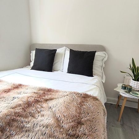 Bright Chiswick Apartment - Great Location Λονδίνο Εξωτερικό φωτογραφία